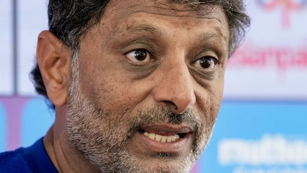 IND vs WI: இந்திய அணியில் கடும் போட்டி இருக்கு.. இவருக்கு வாய்ப்பு கிடைப்பது கடினம்.. ஷிட்டான்சு கோடாக்