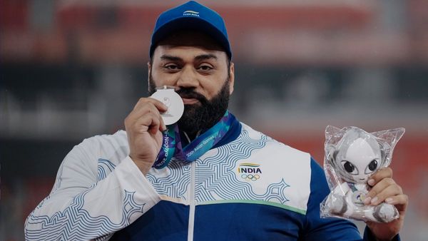 ஆசிய போட்டி வரலாற்றில் குண்டு எறிதல் பிரிவில் ஹாட்ரிக் பதக்கம்..தஜிந்தர்பால் சிங் அபாரம்