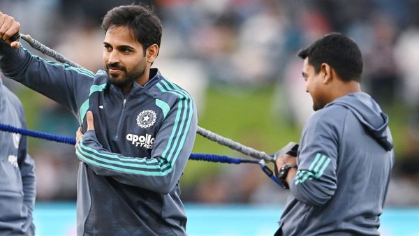 IND vs NZ: புவனேஸ்வர் குமாருக்கு கூடுதல் நேரம் தாங்க.. அணியை விட்டு நீக்காதீங்க- முகமது கையிப்