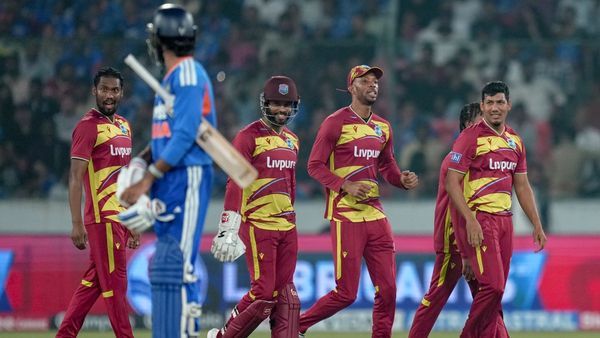IND vs WI: வெஸ்ட் இண்டீஸ் அபாரம்.. 223 ரன்கள் வரை அடித்து இந்தியா தோல்வி.. தொடர் சமன்