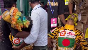 வங்கதேச அணியின் தீவிர ரசிகர் ”டைகர் ராபி” மீது தாக்குதல்.. எல்லை மீறிய உத்தரப் பிரதேச ரசிகர்கள்! 