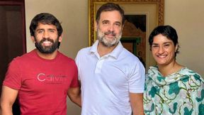 ரயில்வே பணியை ராஜினாமா செய்த வினேஷ் போகத்.. காங்கிரஸ் கட்சியில் இணைந்த மல்யுத்த வீராங்கனை! ரயில்வே பணியை ராஜினாமா செய்த வினேஷ் போகத்.. காங்கிரஸ் கட்சியில் இணைந்த மல்யுத்த வீராங்கனை!