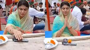 Ravindra Jadeja: என்னப்பா நடக்குது.. துப்பாக்கி, கத்தியுடன் ஆயுத பூஜை கொண்டாடிய ஜடேஜா மனைவி! 