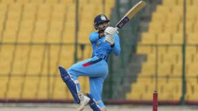 இதுதான் கன்சிஸ்டன்சி.. 10 சிக்ஸ், 5 பவுண்டரி.. 50 பந்துகளில் சதம் விளாசி சம்பவம் செய்த ஸ்ரேயாஸ் ஐயர் இதுதான் கன்சிஸ்டன்சி.. 10 சிக்ஸ், 5 பவுண்டரி.. 50 பந்துகளில் சதம் விளாசி சம்பவம் செய்த ஸ்ரேயாஸ் ஐயர்