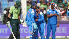 IND vs PAK: டெஸ்ட் மேட்ச் ஆடிய பாகிஸ்தான்.. 241க்கு ஆல் அவுட்.. இப்படி பவுலிங் போட்டா என்ன பண்றது? IND vs PAK: டெஸ்ட் மேட்ச் ஆடிய பாகிஸ்தான்.. 241க்கு ஆல் அவுட்.. இப்படி பவுலிங் போட்டா என்ன பண்றது?