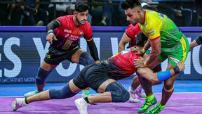 புரோ கபடி லீக்.. பெங்களூர் புல்ஸ் அணி முதல் வெற்றி.. ஆல் அவுட் ஆகிய பாட்னா புரோ கபடி லீக்.. பெங்களூர் புல்ஸ் அணி முதல் வெற்றி.. ஆல் அவுட் ஆகிய பாட்னா