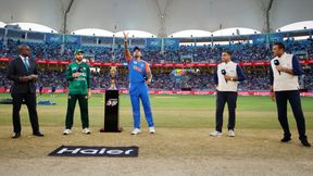 IND vs PAK: இந்தியர்களிடம் பேச மாட்டோம்.. ரவி சாஸ்திரியை டாசில் புறக்கணித்த பாகிஸ்தான் கேப்டன் IND vs PAK: இந்தியர்களிடம் பேச மாட்டோம்.. ரவி சாஸ்திரியை டாசில் புறக்கணித்த பாகிஸ்தான் கேப்டன்