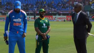 IND vs SA: 20 ஒருநாள் போட்டிக்கு பிறகு டாஸ் வென்ற இந்தியா.. ஆந்திரா வீரருக்காக தமிழக வீரர் நீக்கம்