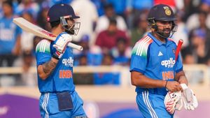 IND vs SA: சச்சின் - டிராவிட் சாதனை காலி.. தோனியின் ஊரில் வரலாறு படைத்த ரோஹித் - கோலி கூட்டணி!