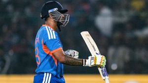 IND vs SA: சூர்யகுமார் பேட்டிங்கில் ரொம்ப மோசம்.. சராசரி வெறும் 12  தான்.. 19 இன்னிங்ஸ்களாக திணறல்