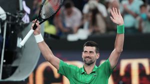 ஆஸ்திரேலிய மண்ணில் டென்னிஸ் ஜாம்பவான் ஜோகோவிச் சதம்.. 2 சாதனை சமன்