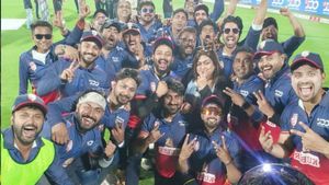 CCL 2026: கடைசி ஓவரில் 18 ரன்கள்.. 3 சிக்சர் அடித்த பெங்கால்.. அரையிறுதியில் கேரள மாலிவுட் தோல்வி
