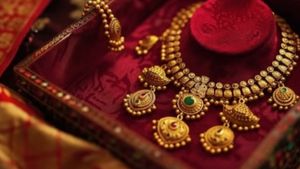 Gold Rate in Chennai Today (26th January 2026): Gold price increases Rs 2200 per sovereign