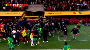 ஆப்பிரிக்கா கோப்பை கால்பந்து பைனலில் பரபரப்பு.. நடுவர் முடிவை எதிர்த்து வெளியேறிய வீரர்கள்.. செனகல் சாம்பியன்