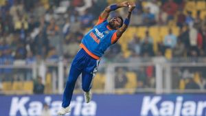 IND vs NZ: சூப்பர் மேன் போல் ஹர்திக் கேட்ச்! ஹர்சித் ராணாவிடம் தொடர்ந்து 5வது முறையாக அவுட்டான கான்வே