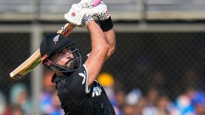 IND vs NZ: எந்த நியூசிலாந்து வீரரும் செய்யாத மெகா சாதனையை செய்த டாரில் மிட்செல்.. இந்தூரில் ரன் மழை