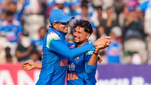 IND vs NZ: பந்துவீச்சில் தடுமாறிய ஜடேஜா, குல்தீப்.. அறிவுரை வழங்கிய அஸ்வின்.. முக்கியமான கட்டம் என கருத்து