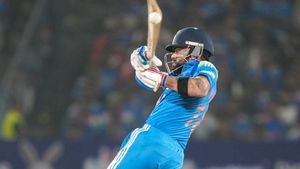 IND vs NZ: விராட் கோலி உலக சாதனை.. சர்வதேச கிரிக்கெட்டில் நம்பர் 2.. சங்ககாரா ரெக்கார்ட் முறியடிப்பு