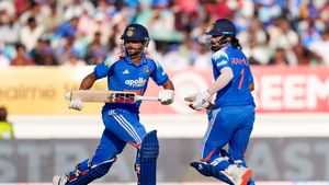 22 வயது ஆல்ரவுண்டருக்கு அதிக வாய்ப்பு கொடுங்க.. கொஞ்சம் பொறுமையா இருங்க.. முன்னாள் வீரர்கள் கருத்து