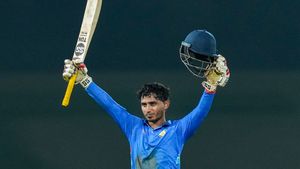 உலக சாதனையை சமன் செய்த 24 வயது விதர்பா வீரர் அமன் மொகாதே.. விஜய் ஹசாரே தொடரில் சம்பவம்