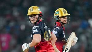 WPL 2026: 5 போட்டிகளில் விளையாடி ஐந்திலும் வெற்றி.. பிளே ஆப் சுற்றுக்கு ஆர்சிபி மகளிர் அணி தகுதி