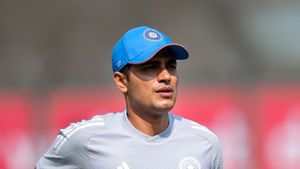 ரஞ்சி கோப்பை: டக் அவுட்டான சுப்மன் கில்.. 7 ரன்களில் ஆட்டமிழந்த ஜடேஜா