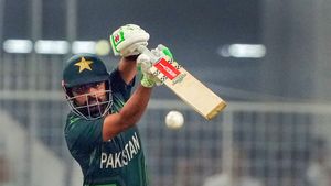 பாபர் அசாம் அபாரம்.. ஷாகின் அப்ரிடி ஓவரில் 20 ரன்கள் குவிப்பு..டி20 உலககோப்பை பயிற்சியில் பாகிஸ்தான்