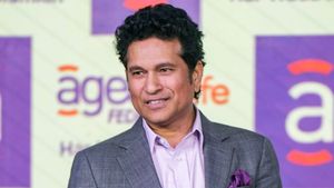 சச்சின் டெண்டுல்கரை விட, அகமது செஷாத் சிறந்த வீரர்.. பாகிஸ்தான் வீரர் ஃபர்கான் கருத்துக்கு எதிர்ப்பு