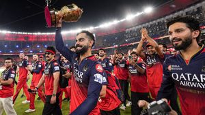 IPL 2026: ஆர்சிபி போட்டியில் மீண்டும் ட்விஸ்ட்.. ரசிகர்களுக்கு வந்த கெட்ட செய்தி