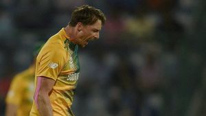 மணிக்கு 150 கிமீ வேகத்தில் பந்துவீசும் இந்திய வீரர்.. கம்பேக் கொடுக்க ஸ்டெயின் தந்த அறிவுரை