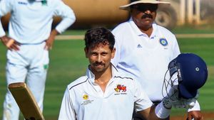 Ranji Trophy: ஜாம்பவான் சச்சின் டெண்டுல்கர் சாதனையை சமன் செய்த சித்தேஷ் லாட்.. ரஞ்சி வரலாற்று வெற்றி