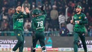 டி20 உலககோப்பை முன் பாகிஸ்தானிடம் தொடரை இழந்த ஆஸ்திரேலியா.. பந்தை எறிந்ததாக பாக். வீரர் மீது புகார்