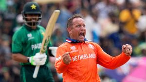 பாகிஸ்தான் வெற்றி பெறனும் என்றால், பாபர் அசாம் பேட்டிங்கை மாற்றனும்.. ரிக்கி பாண்டிங் கருத்து