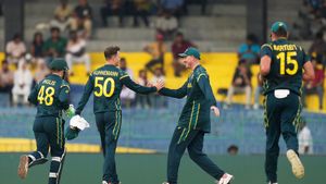 டி20 உலககோப்பை: முதல் போட்டியிலே பலத்தை காட்டிய ஆஸ்திரேலியா..அயர்லாந்தை மூட்டை பூச்சி போல் நசுக்கியது