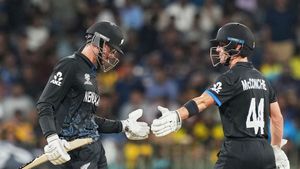 NZ vs SL: நியூசிலாந்து கேப்டன் மிட்செல் சாண்ட்னர் புதிய சாதனை.. 84-6 தவித்த அணியை காப்பாற்றிய பார்ட்னர்ஷிப்