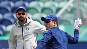 உலககோப்பைக்கு அனுபவம் முக்கியம் பிகிலு.. கோலி, ரோகித்- க்கு தோனி ஆதரவாக பேச்சு.. கம்பீருக்கு பதிலடி