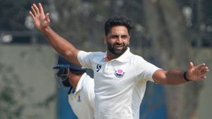 அன்று இவர் பெயரை கூட சொல்லலை.. இன்று கிரிக்கெட் ஹீரோ.. மனம் திறந்த காஷ்மீர் பவுலர் ஆகிப் நபி