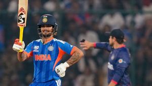 IND vs NAM: ஒரே ஓவரில் 28 ரன்கள் குவித்த இசான் கிஷன்.. தொடர்ந்து 4 சிக்சர்கள்.. 20 பந்தில் அரைசதம்