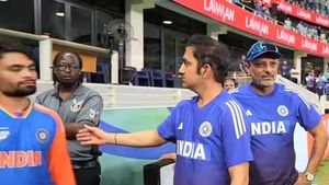 IND vs PAK: ஓவராக போகும் பாகிஸ்தான்.. கவுதம் கம்பீர் தந்த ரியாக்ஷன்.. கண்டுகொள்ளாமல் சென்ற கோச்!