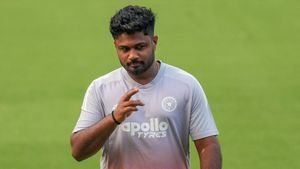 IND vs PAK: 8 பந்தில் 22 ரன் எடுத்தும் சஞ்சு சாம்சனுக்கு அணியில் இடமில்லை? அபிஷேக் வந்தால் அவுட்!