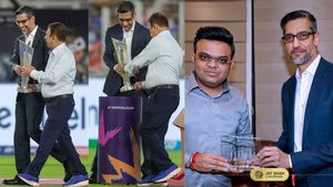 IND vs SA: உலகக்கோப்பை ஏந்தி.. இந்திய ஜாம்பவானிடம் உருகிய சுந்தர் பிச்சை.. நெகிழ்ந்த சுனில் கவாஸ்கர்