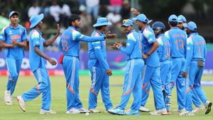 U19 உலககோப்பையில் கலக்கிய இந்திய விக்கெட் கீப்பர்.. இன்னும் 2 நாட்களில் பிளஸ் 2 தேர்வு.. தந்தை கண்டிப்பு