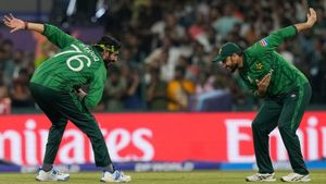 PAK vs USA: அமெரிக்காவை பழிதீர்த்த பாகிஸ்தான்.. சுழலில் சிக்கிய எதிரணி.. புள்ளிப்பட்டியலில் முதலிடம்