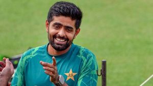 T20 WC: ஸ்டீவ் ஸ்மித் அவமானப்படுத்தியது போதாதா.. பாபர் அசாமை கிழித்துத் தொங்கவிட்ட முன்னாள் வீரர்