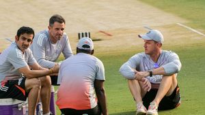 இந்திய அணி வீரர்களுக்கு கம்பீர் வைத்த விருந்து.. பாதியிலேயே வெளியேறிய அபிஷேக் சர்மா.. காரணம் என்ன?