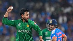 IND vs PAK: போட்டி தொடங்கியும் காலியாக இருந்த இருக்கைகள்.. ஹவுஸ்புல் ஆனது என சொன்னது பொய்யா?