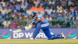 IND vs PAK: உஸ்மான் தாரீக்கிற்கு ஓவர் ஹைப் தந்த பாக். ரசிகர்கள்.. முதல் பந்திலே பவுண்டரி அடித்த சூர்யகுமார்