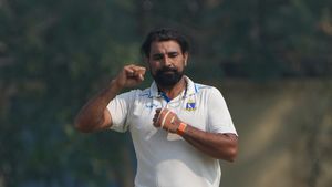 Mohammed shami: கையில் கட்டு உடன் ஒரே இன்னிங்சில் 8 விக்கெட்..ரஞ்சி கோப்பை அரையிறுதியில் முகமது ஷமி அபாரம்