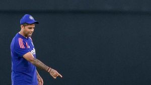 IND vs SA: திலக் வர்மா-வை ரசிகர்களிடமிருந்து காப்பாற்றிய கேப்டன் சூர்யகுமார்.. நான் சொல்லி தான்...