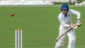 இந்திய கிரிக்கெட் வரலாற்றிலேயே முதல் முறை.. 299 ரன்களில் அவுட்டான பெங்கால் வீரர்.. ரஞ்சி கோப்பையில் சோகம்